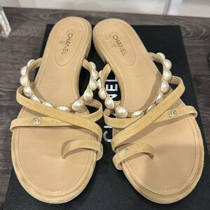 Chanel nude sandals with pearls